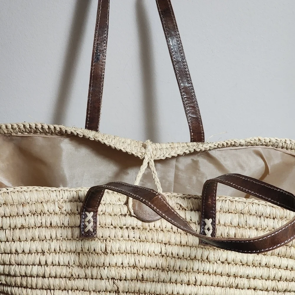 Hand-made faux leather handle straw basket bag - Picture 4 of 6